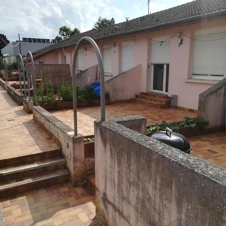 Logement De Plein Pied A Mirecourt Exterior photo