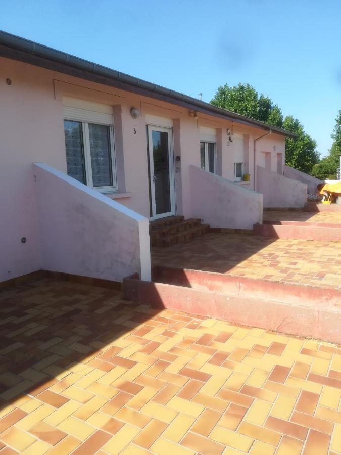 Logement De Plein Pied A Mirecourt Exterior photo
