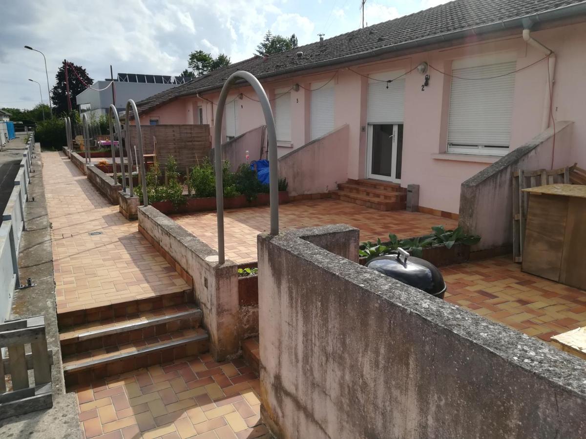 Logement De Plein Pied A Mirecourt Exterior photo